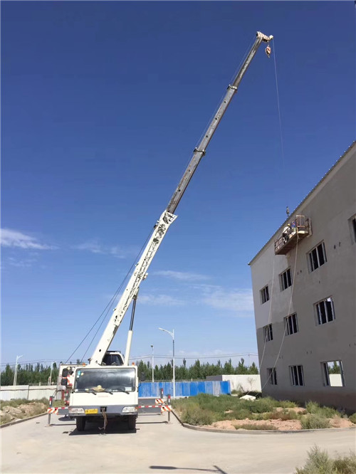 黄岩区“轻装强干”—— 吊车的 “轻量化臂架” 技术